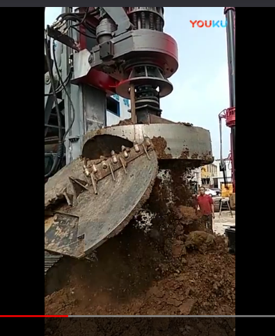 一次性2米直径40米旋挖钻机试车视频